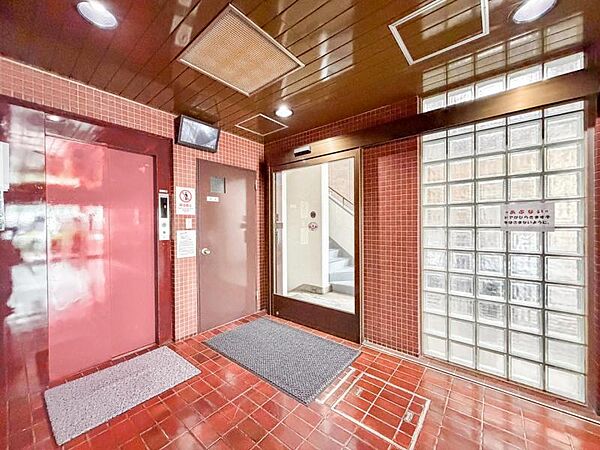 【エントランス】　いつも通る場所だからこそしっかりと清潔に保たれていると嬉しいものです