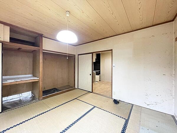 【洋室:4帖】採光が入りやすい明るい洋室です。