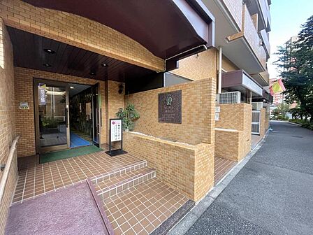 【エントランス】住まいの顔となるエントランス空間です。