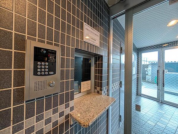 【オートロック】オートロック完備の安心感。住まう人の安全を第一に考えた設計。