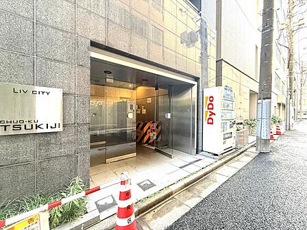 【エントランス】住む人や訪れる人を室内へと優しくエスコートします.