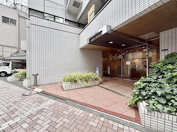 【エントランス】　しっかりと管理が行き届き開放感があり明るいマンションの顔