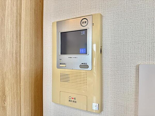 【設備】　快適な暮らしをサポートするTVモニターホン付きです。