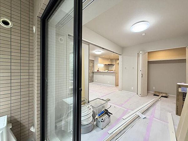 【バルコニー】南東向きのバルコニー