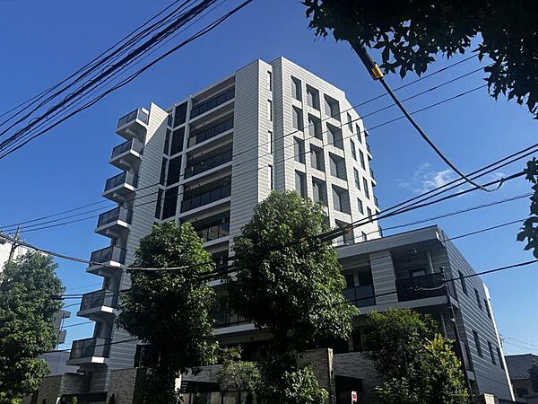 【外観】洗練された街に溶け込む外観。都市の中で、心地よい暮らしを支える存在です。