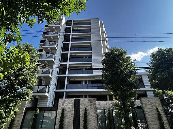 【外観】品格ある外観が、街に静かな存在感を放ちます。