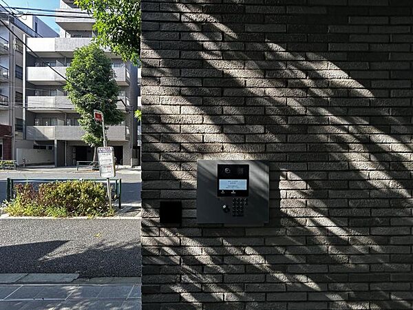 【オートロック】防犯対策としてオートロックを導入しています。