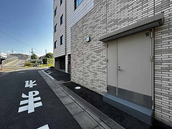【エントランス】皆が使う場所だからこそいつも綺麗にしてほしいもので実際に綺麗だと気分も違います。