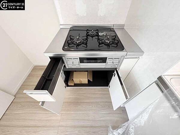 【キッチン】洗練されたカウンターキッチンが住空間の美意識を高める。