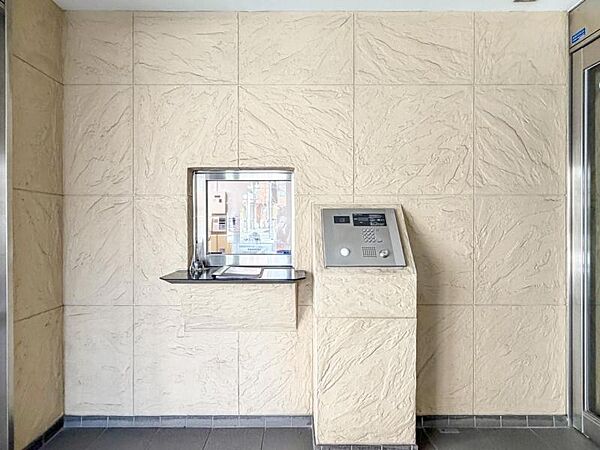 【オートロック】　オートロック・モニタ付インターホンでセキュリティ面で安心。