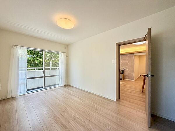 【洋室：6.5帖】　使い方に柔軟性があり、個室としても趣味の部屋としても利用可能です。
