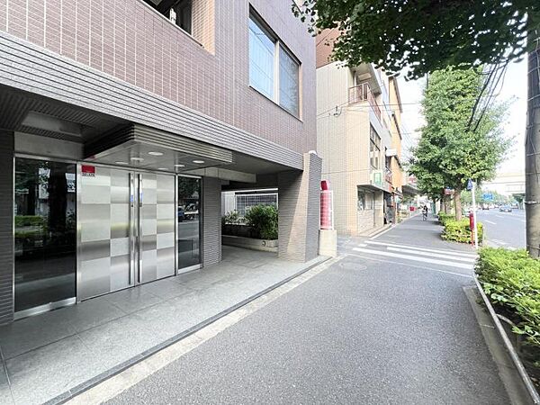 【外観】閑静な住宅街に佇む住まい。