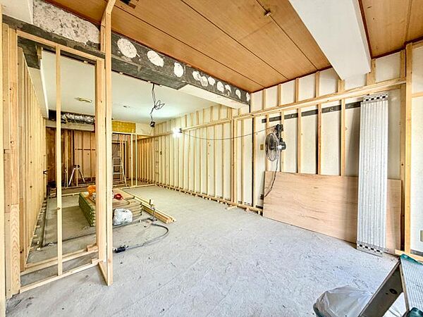 【洋室】　静かな眠りへ。一日の終わりを優しく包む、上質な寝室を創造中。