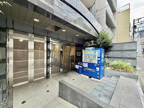 【エントランス】住む人や訪れる人を室内へと優しくエスコートします。