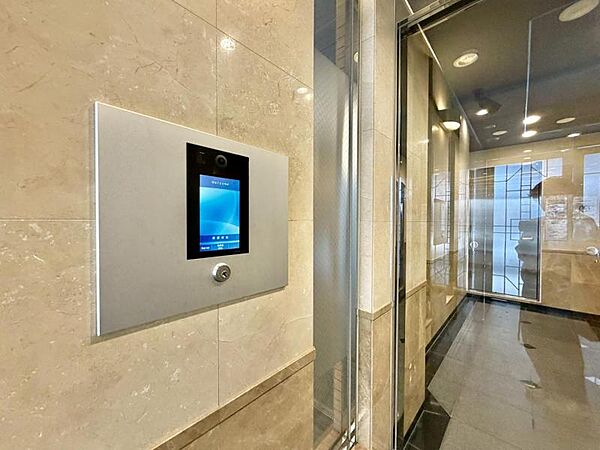 【オートロック】オートロック完備の安心感。住まう人の安全を第一に考えた設計。