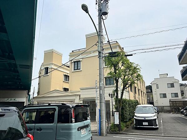 【外観】周囲の街並みに調和した外観です。