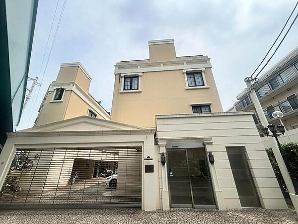 【外観】スタイリッシュな印象の外観です。