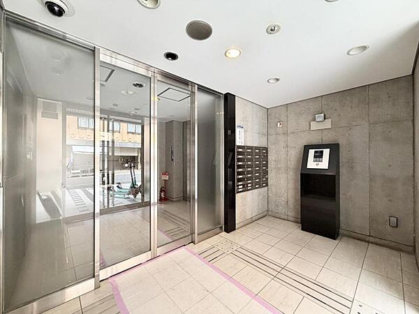【エントランス】上質なデザインが落ち着きを与えます。お客様をもてなすのにぴったりなエントランス空間です。