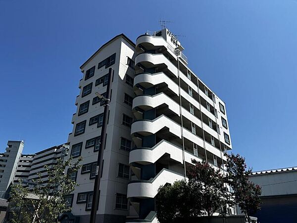 【外観】スタイリッシュな印象の外観です。