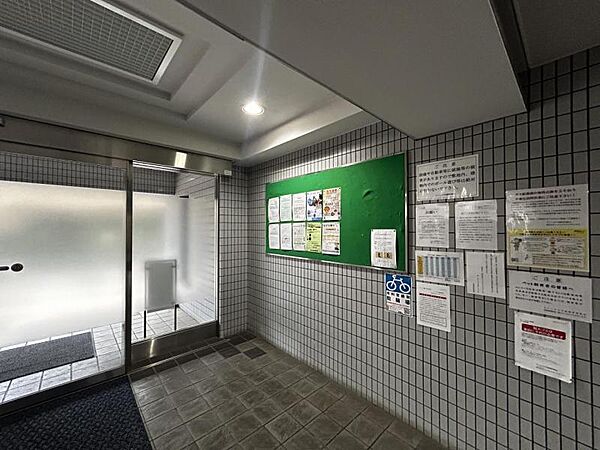 【エントランス】上質な雰囲気を纏う共用スペース。