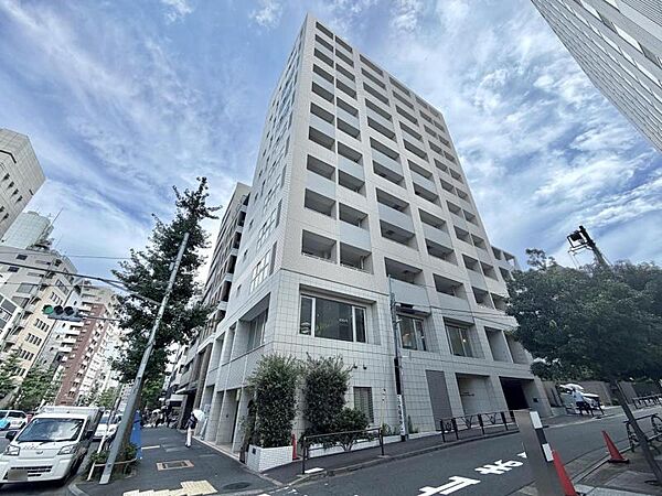 【外観】品格ある外観が、街に静かな存在感を放ちます。