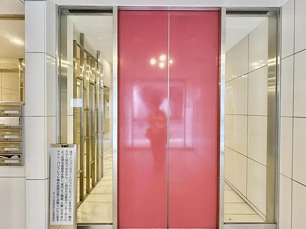 【エントランス】住まいの第一印象を彩る空間。