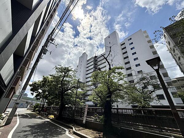 【外観】住まう誇りを再確認させる堂々たる風格。