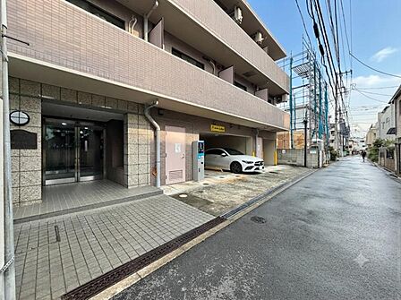 【外観】閑静な住宅街に佇む住まい。