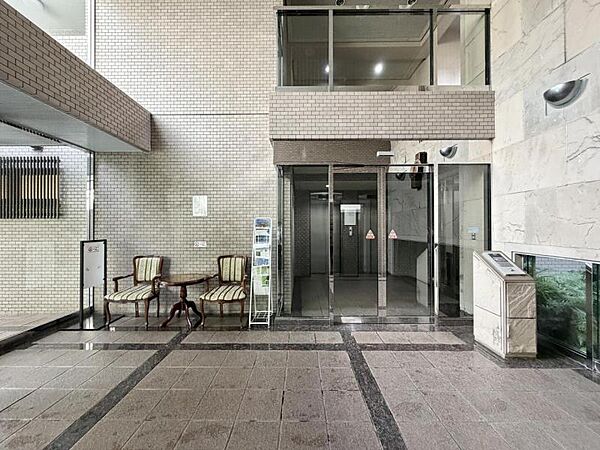 【エントランス】住民同士の挨拶が飛び交うエントランスは明るく快適で気持ちの良い空間。