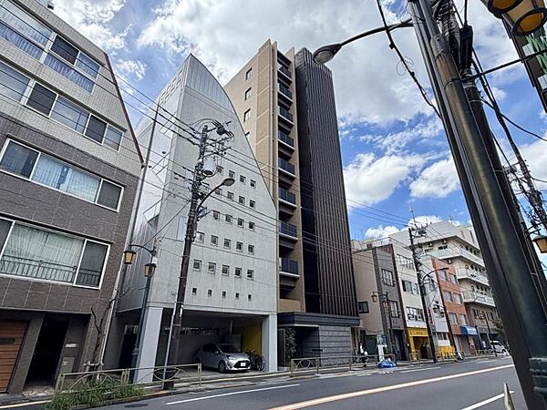 【外観】スッキリとした直線美。現代の街並みにふさわしい、スマートな外観。