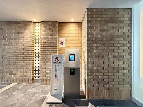 【オートロック】マンションならではのセキュリティと防犯性能。