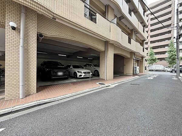 【駐車場】お車をお持ちの方に嬉しい敷地内駐車場。空き状況についてはお問い合わせください。