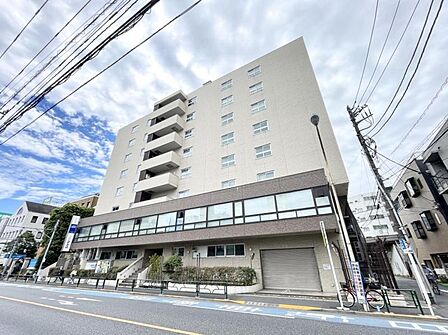 【外観】周囲と調和しつつも品の良さが際立つ外観。
