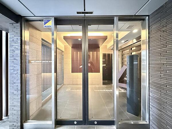 【エントランス】住民同士の挨拶が飛び交うエントランスは明るく快適で気持ちの良い空間。