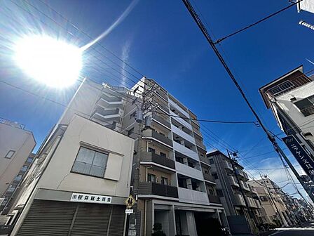 【外観】 清潔感のあるシンプルな外観が魅力的な物件です。