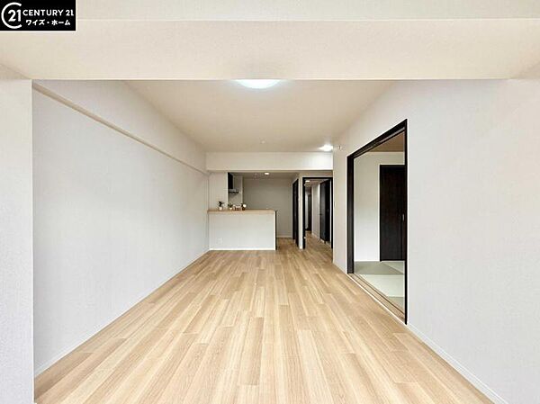 【リビング：12帖】穏やかな時間を心ゆくまで堪能できる住空間です。