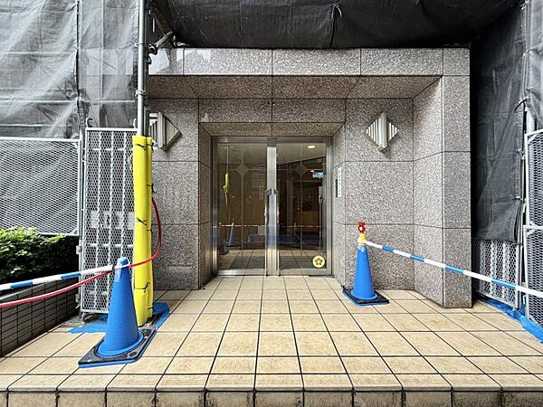 【エントランス】住む人や訪れる人を室内へと優しくエスコートします。
