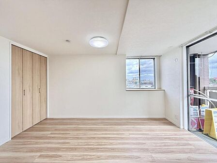 【洋室:6.0帖】 仕事や趣味のスペースとしても活用できる、多用途に使える部屋。