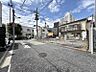 エントランス：【エントランス】周囲が遮るもののないオープンな空間になっており、車側からも歩行者側からもお互いが視界に入りやすいです。