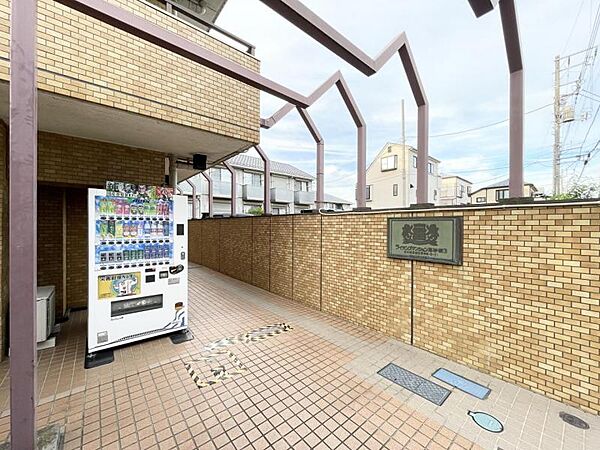 【エントランス】上質な雰囲気を纏う共用スペース。