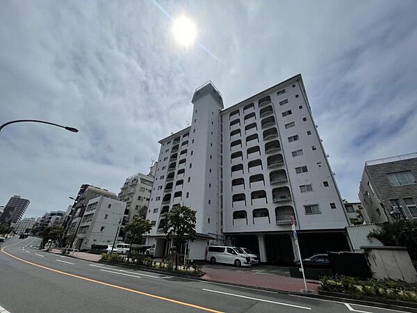【外観】落ち着きと風格を兼ね備えた佇まい。