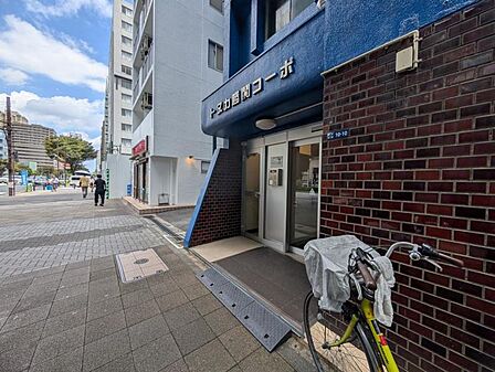 【エントランス】居住者を迎える上品な空間です。