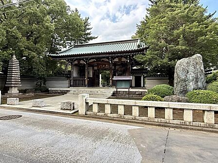 【周辺環境】紫陽花庭では色とりどりの紫陽花を楽しめます。