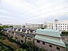 バルコニー：【眺望】　南向きで回りを見渡せる開放感ある眺望　