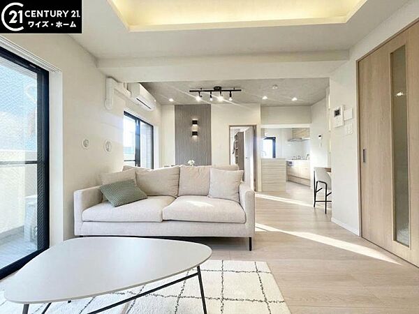 【リビング：15帖】穏やかな時間を心ゆくまで堪能できる住空間です。