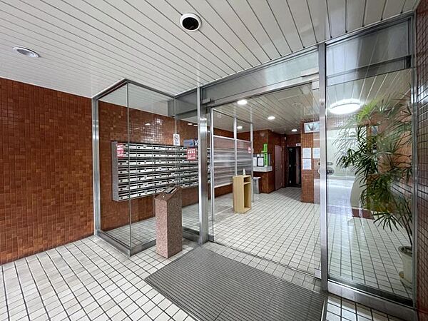 【エントランス】　いつも通る場所だからこそしっかりと清潔に保たれていると嬉しいものです