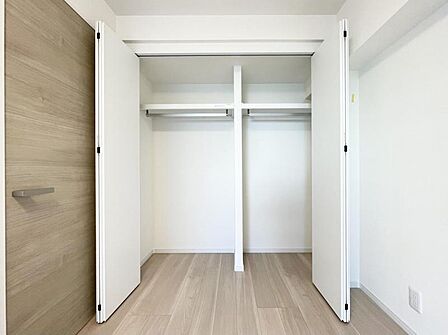 【収納】室内を有効的にお使いいただける全居室収納付き。洋服や雑貨など無駄なく収納いただけます。