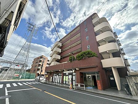 【外観】時間を経ても魅力を保つ落ち着いた外観。
