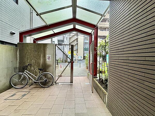 【駐輪場】屋根付き駐輪場で、雨の日も安心です。