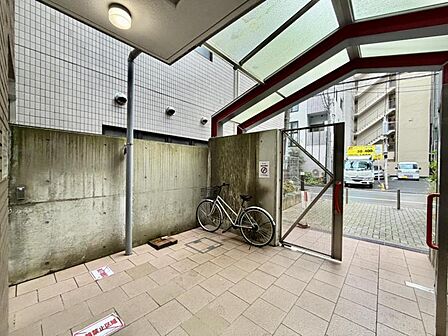 【エントランス】清潔感のある綺麗なエントランスです。